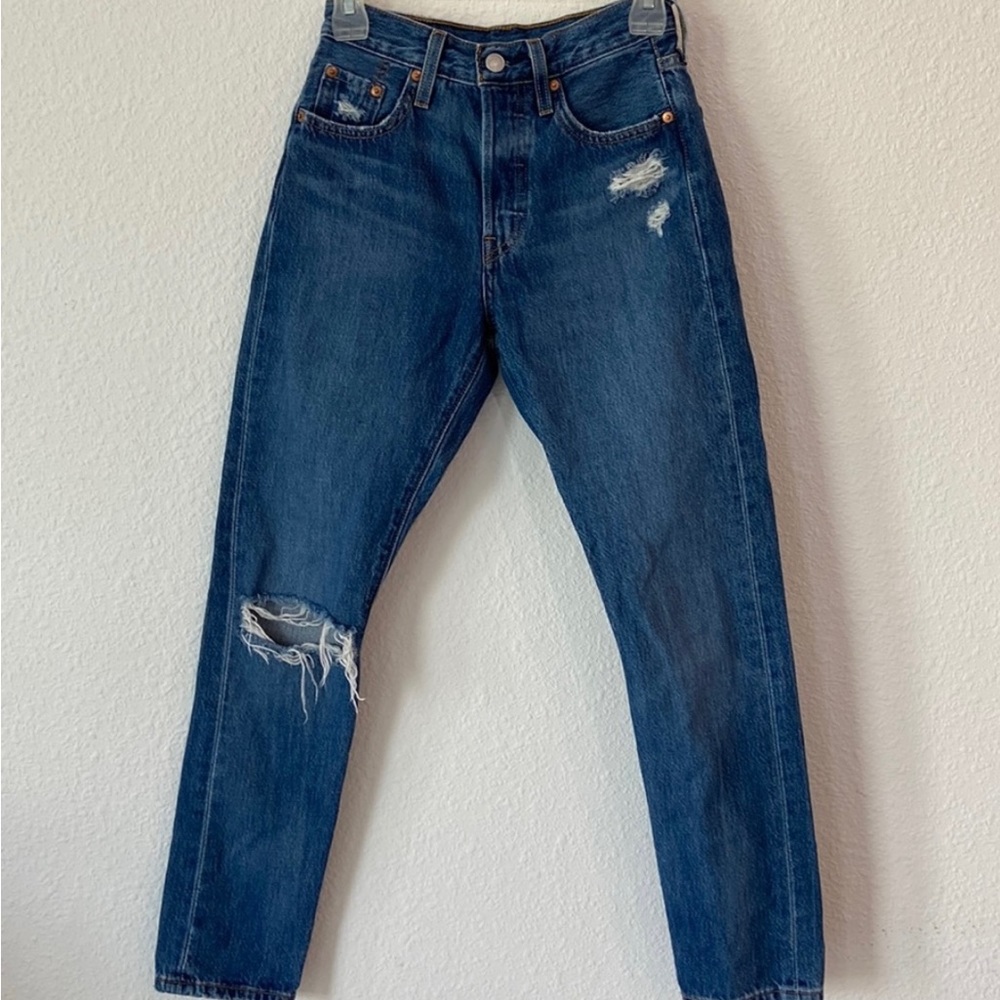Levis Women’s 501 Skinny Button-fly distressed ankle cropped size 23